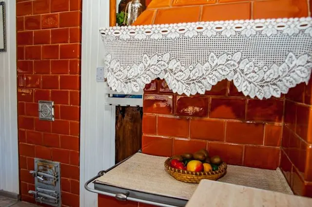 Tiled stove in the kitchen – Gaja holiday home, Białowieża Forest