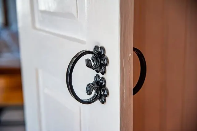 Rustic door handle – Gaja holiday home, Białowieża Forest